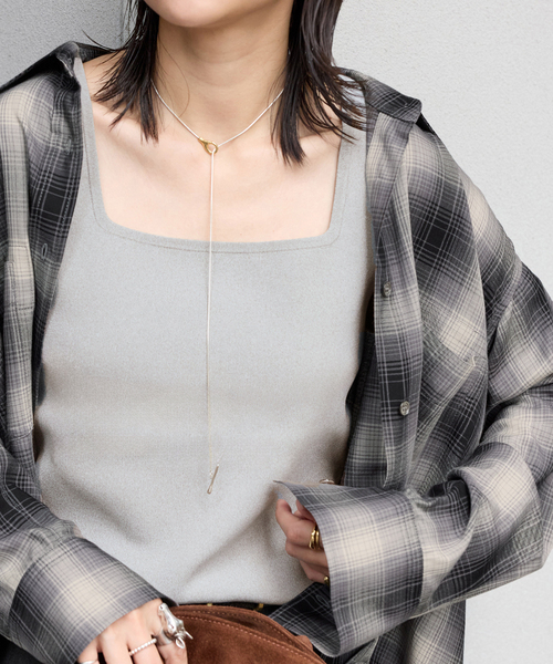 JOURNAL STANDARD（ジャーナルスタンダード）の「《追加4》スクエアネックニットタンク（タンクトップ・レディース・ネイビー/チャコールグレー/アイボリー・FREE）」の11枚目の写真