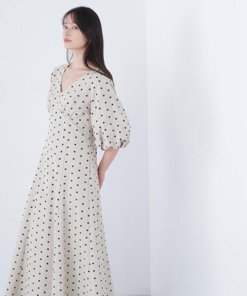 NATURAL BEAUTY BASIC(ナチュラルビューティーベーシック)の「◇【BLANC】ドット刺繍タフタワンピース(ワンピース・レディース・ベージュ系その他/グレー系その他・MEDIUM/P/S)」の17枚目の写真
