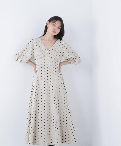 NATURAL BEAUTY BASIC(ナチュラルビューティーベーシック)の「◇【BLANC】ドット刺繍タフタワンピース(ワンピース・レディース・ベージュ系その他/グレー系その他・MEDIUM/P/S)」の15枚目の写真