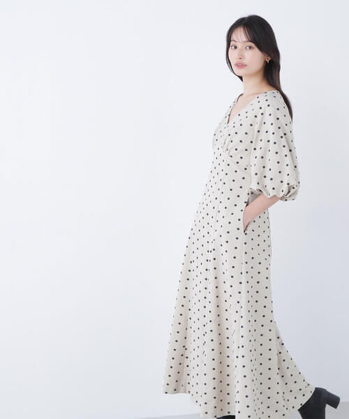 NATURAL BEAUTY BASIC(ナチュラルビューティーベーシック)の「◇【BLANC】ドット刺繍タフタワンピース(ワンピース・レディース・ベージュ系その他/グレー系その他・MEDIUM/P/S)」の13枚目の写真