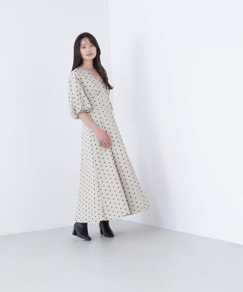 NATURAL BEAUTY BASIC(ナチュラルビューティーベーシック)の「◇【BLANC】ドット刺繍タフタワンピース(ワンピース・レディース・ベージュ系その他/グレー系その他・MEDIUM/P/S)」の12枚目の写真