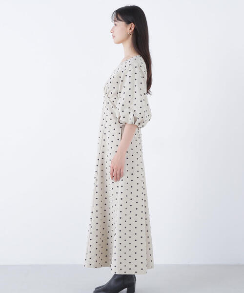 NATURAL BEAUTY BASIC(ナチュラルビューティーベーシック)の「◇【BLANC】ドット刺繍タフタワンピース(ワンピース・レディース・ベージュ系その他/グレー系その他・MEDIUM/P/S)」の11枚目の写真
