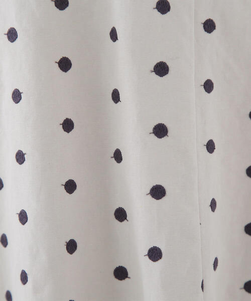NATURAL BEAUTY BASIC(ナチュラルビューティーベーシック)の「◇【BLANC】ドット刺繍タフタワンピース(ワンピース・レディース・ベージュ系その他/グレー系その他・MEDIUM/P/S)」の3枚目の写真