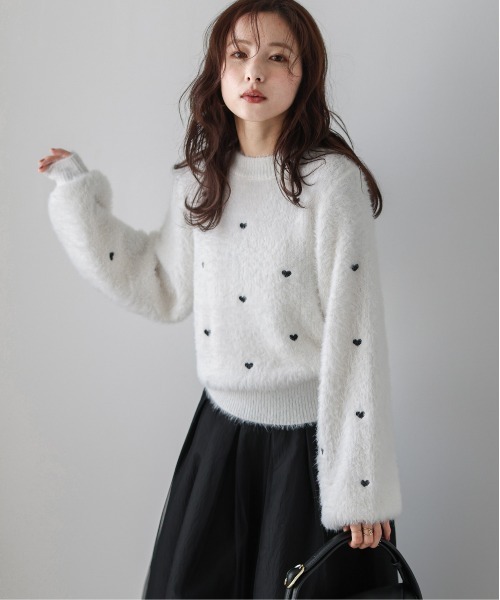 AMELY(エミリー)の「シャギーニットプルオーバー(ニット/セーター・レディース・ホワイト/ブラック/ベージュ・フリー)」の1枚目の写真