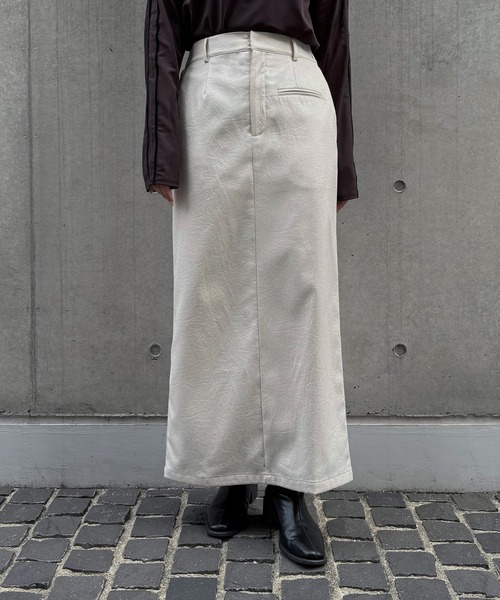 &g'aime(アンジェム)の「【&g'aime】レザーライクIラインスカート Leather-Look I-Line Skirt(スカート・レディース・アイボリー/ブラック/ブラウン・FREE)」の2枚目の写真