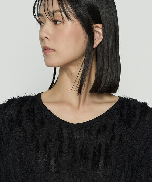 K.T KIYOKO TAKASE(キヨコタカセ)の「フリンジジャカード Vネックニット(ニット/セーター・レディース・ブラック/ベージュ・9号/11号)」の3枚目の写真