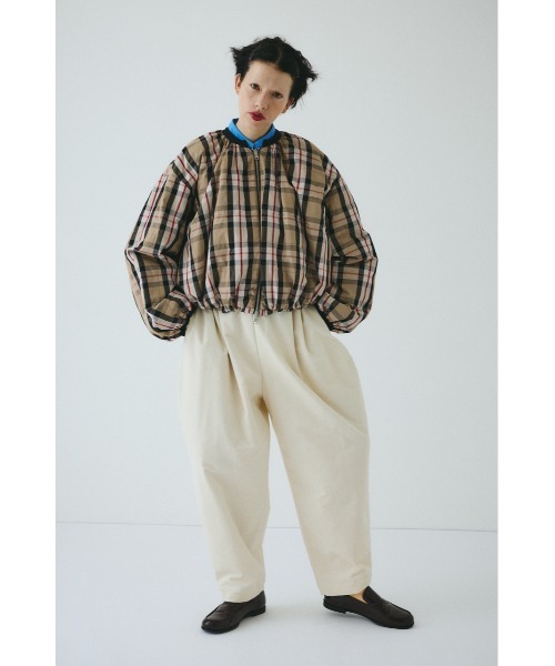 HeRIN.CYE（ヘリンドットサイ）の「Reversible Circle blouson　　リバーシブルサークルブルゾン（ブルゾン・レディース・ブラック/ベージュ/マジェンタ・36/38）」の9枚目の写真