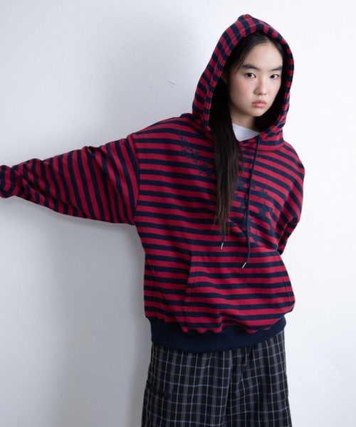 ISTKUNST（イストクンスト）の「A'GEM/9 × .kom 『ISTKUNST/イストクンスト』SHOOTING STAR ST HOODIE/シューティングスター ST フーディ―（Tシャツ/カットソー・レディース・ネイビー/ベージュ・M）」の2枚目の写真