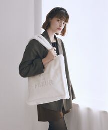 Maison de FLEUR（メゾンドフルール）の「ファーブランドロゴ刺繍スクエアトートバッグ（トートバッグ）」