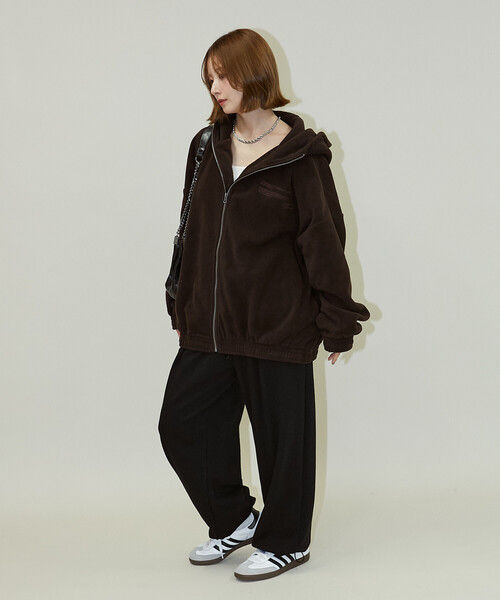 PUBLUX(パブリュクス)の「PUBLUX/パブリュクス レタリング 刺繍 フリース ジップ ビッグ パーカー 限定展開(パーカー・レディース・ブラウン/ナチュラル/チャコールグレー・フリ-)」の4枚目の写真