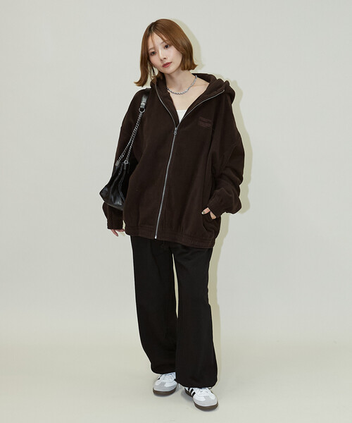 PUBLUX(パブリュクス)の「PUBLUX/パブリュクス レタリング 刺繍 フリース ジップ ビッグ パーカー 限定展開(パーカー・レディース・ブラウン/ナチュラル/チャコールグレー・フリ-)」の5枚目の写真