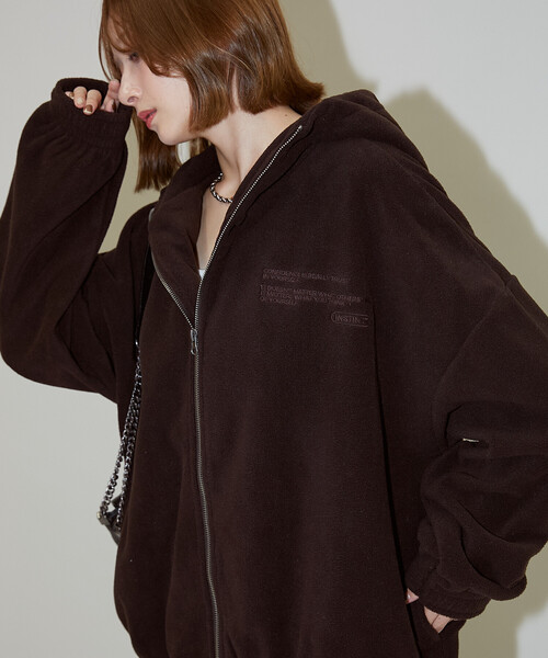 PUBLUX(パブリュクス)の「PUBLUX/パブリュクス レタリング 刺繍 フリース ジップ ビッグ パーカー 限定展開(パーカー・レディース・ブラウン/ナチュラル/チャコールグレー・フリ-)」の7枚目の写真