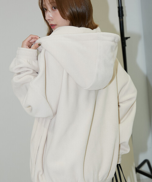 PUBLUX(パブリュクス)の「PUBLUX/パブリュクス レタリング 刺繍 フリース ジップ ビッグ パーカー 限定展開(パーカー・レディース・ブラウン/ナチュラル/チャコールグレー・フリ-)」の10枚目の写真