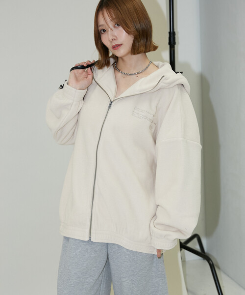 PUBLUX(パブリュクス)の「PUBLUX/パブリュクス レタリング 刺繍 フリース ジップ ビッグ パーカー 限定展開(パーカー・レディース・ブラウン/ナチュラル/チャコールグレー・フリ-)」の11枚目の写真