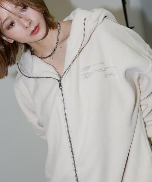 PUBLUX(パブリュクス)の「PUBLUX/パブリュクス レタリング 刺繍 フリース ジップ ビッグ パーカー 限定展開(パーカー・レディース・ブラウン/ナチュラル/チャコールグレー・フリ-)」の15枚目の写真