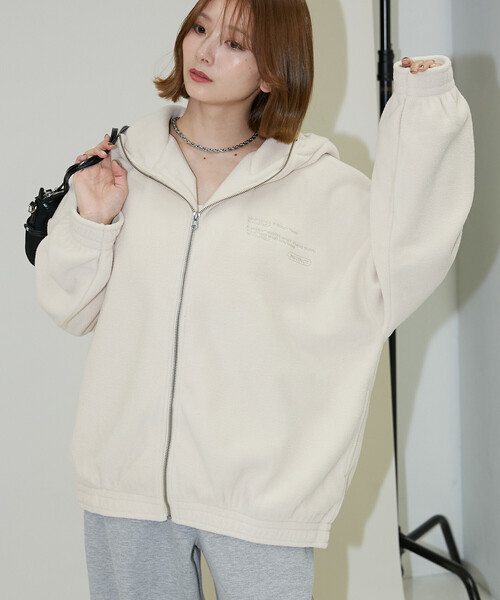 PUBLUX(パブリュクス)の「PUBLUX/パブリュクス レタリング 刺繍 フリース ジップ ビッグ パーカー 限定展開(パーカー・レディース・ブラウン/ナチュラル/チャコールグレー・フリ-)」の16枚目の写真