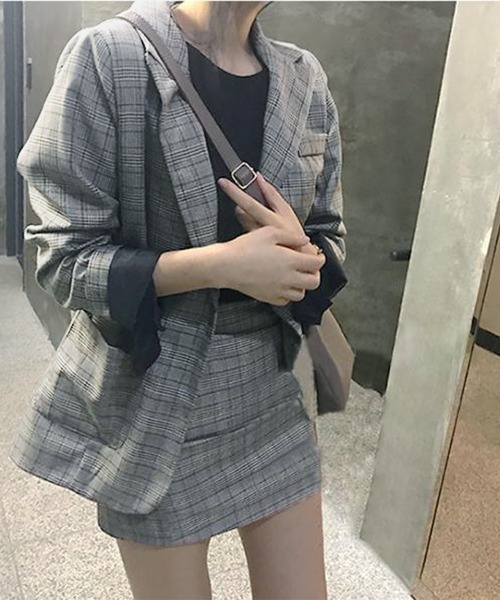 Kuroba(クロバ)の「2点セットアップ チェック柄テーラードジャケット&ミニスカート(セットアップ・レディース・ベージュ/グレー・M/L/S)」の5枚目の写真
