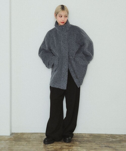 Ray BEAMS（レイビームス）の「シャギースタンド カラー ハーフ コート（ステンカラーコート・レディース・ダークブラウン/シルバー・0/1）」の9枚目の写真