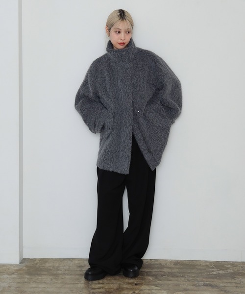 Ray BEAMS（レイビームス）の「シャギースタンド カラー ハーフ コート（ステンカラーコート・レディース・ダークブラウン/シルバー・0/1）」の4枚目の写真