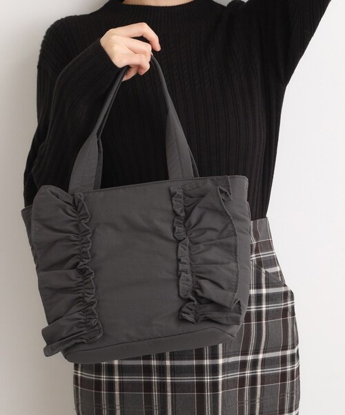 grove（グローブ）の「【撥水】縦フリル2WAYトート（トートバッグ・レディース・ダークグレー/ブラック/ブラウン系・00）」の3枚目の写真