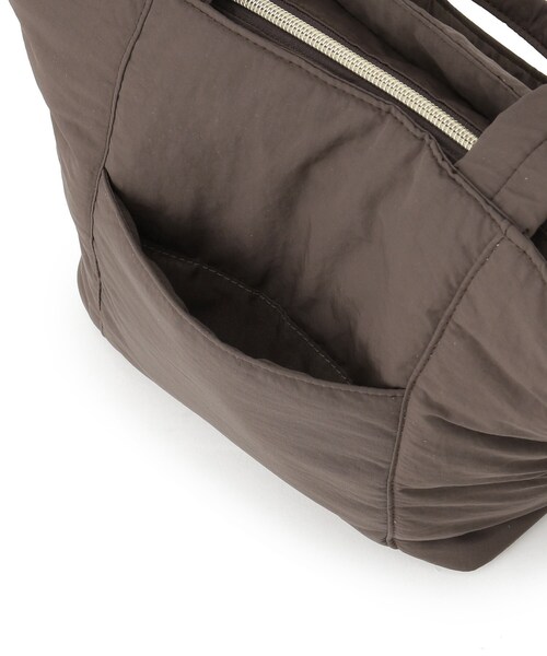 grove（グローブ）の「【撥水】縦フリル2WAYトート（トートバッグ・レディース・ダークグレー/ブラック/ブラウン系・00）」の8枚目の写真
