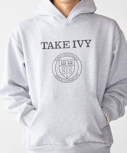 SHIPS（シップス）の「SHIPS×TAKE IVY:『TAKE NVY』カレッジロゴ スウェット フーディ（パーカー・メンズ・ライトグレー/ネイビー・SMALL/MEDIUM/LARGE）」の17枚目の写真
