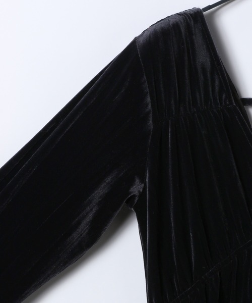 JEANASIS(ジーナシス)の「Vネックベロアワンピース/605906(ワンピース・レディース・ダークブラウン/ブラック・FREE)」の3枚目の写真