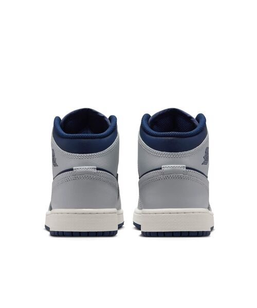JORDAN BRAND（ジョーダンブランド）の「エア ジョーダン 1 MID ジュニアシューズ / Air Jordan 1 Mid Big Kids' Shoes DQ8423-403 Blue Void（スニーカー・キッズ・ネイビー・23.5/23/22.5/25/24.5/24）」の6枚目の写真