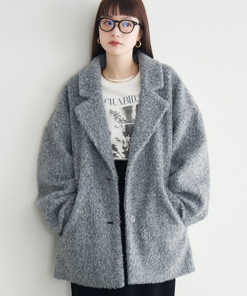 RETRO GIRL(レトロガール)の「【WEB限定】ループボアテーラードコート(チェスターコート・レディース・ブラック/チャコールグレー/ベージュ/ブラウン/アイボリー・FREE)」の4枚目の写真