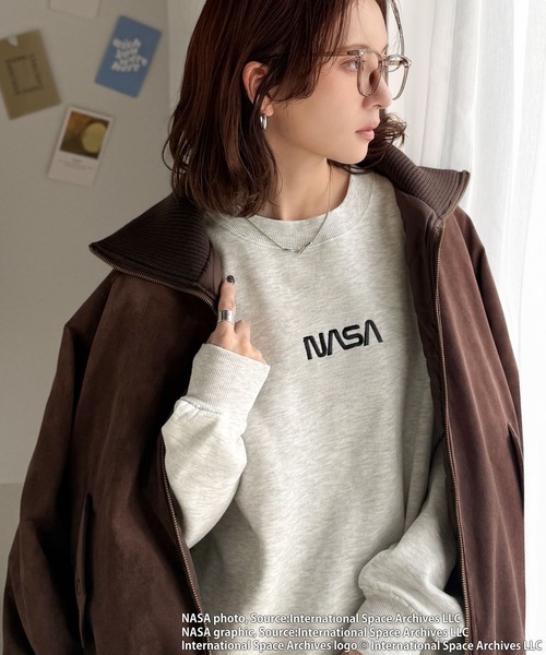 NASA(ナサ)の「《JaVaジャバコラボ》数量限定!シンプル刺繍で着回し力抜群♪【NASAテーマ】フロントミニロゴ裏起毛スウェットトップス(スウェット・レディース・ブラック/オートミール・X-LARGE/LARGE/MEDIUM/SMALL)」の13枚目の写真