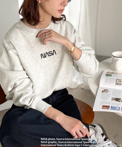 NASA(ナサ)の「《JaVaジャバコラボ》数量限定!シンプル刺繍で着回し力抜群♪【NASAテーマ】フロントミニロゴ裏起毛スウェットトップス(スウェット・レディース・ブラック/オートミール・X-LARGE/LARGE/MEDIUM/SMALL)」の18枚目の写真