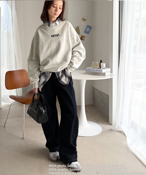 NASA(ナサ)の「《JaVaジャバコラボ》数量限定!シンプル刺繍で着回し力抜群♪【NASAテーマ】フロントミニロゴ裏起毛スウェットトップス(スウェット・レディース・ブラック/オートミール・X-LARGE/LARGE/MEDIUM/SMALL)」の19枚目の写真