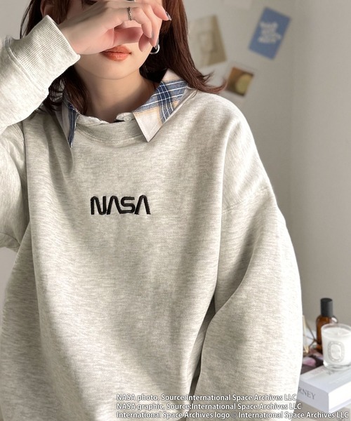 NASA(ナサ)の「《JaVaジャバコラボ》数量限定!シンプル刺繍で着回し力抜群♪【NASAテーマ】フロントミニロゴ裏起毛スウェットトップス(スウェット・レディース・ブラック/オートミール・X-LARGE/LARGE/MEDIUM/SMALL)」の16枚目の写真
