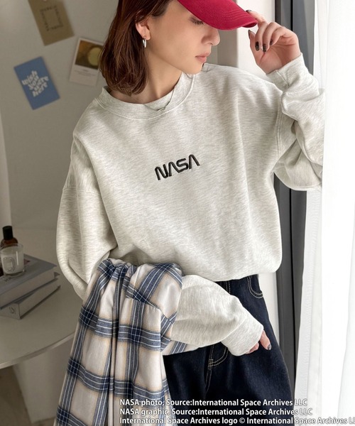 NASA(ナサ)の「《JaVaジャバコラボ》数量限定!シンプル刺繍で着回し力抜群♪【NASAテーマ】フロントミニロゴ裏起毛スウェットトップス(スウェット・レディース・ブラック/オートミール・X-LARGE/LARGE/MEDIUM/SMALL)」の9枚目の写真