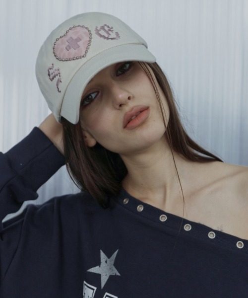 SETUPEXE(セットアップイーエックスイー)の「【SETUP‐EXE】LEO APPLIQUE BALL CAP / 【セットアップエグゼ】レオアップリケキャップ(キャップ・レディース・ブラック/ベージュ・ONE SIZE)」の2枚目の写真