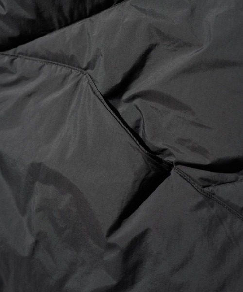 NANGA（ナンガ）の「NANGA / ナンガ DOWN PONCHO MUFFLER ダウンポンチョマフラー（マフラー・レディース・ベージュ/ブラック/アイボリー/カーキ・FREE）」の12枚目の写真