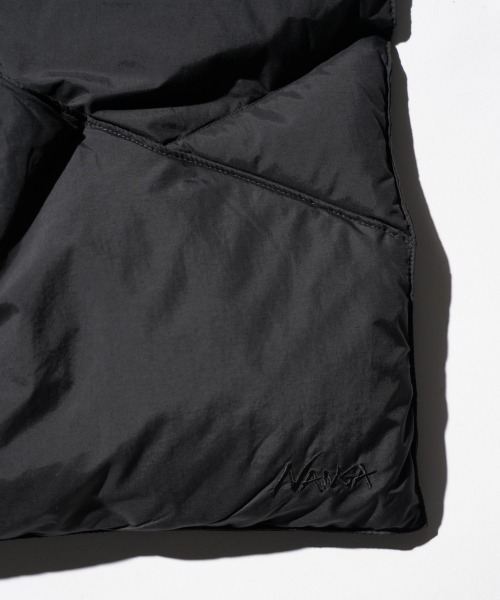 NANGA（ナンガ）の「NANGA / ナンガ DOWN PONCHO MUFFLER ダウンポンチョマフラー（マフラー・レディース・ベージュ/ブラック/アイボリー/カーキ・FREE）」の13枚目の写真