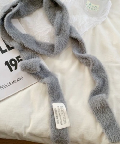 Vini（ヴィニ）の「ロングニット細マフラー ロングタイ無地カラー（マフラー・レディース・グレー/ブラック/ホワイト/レッド・ONESIZE）」の3枚目の写真