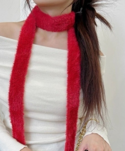 Vini（ヴィニ）の「ロングニット細マフラー ロングタイ無地カラー（マフラー・レディース・グレー/ブラック/ホワイト/レッド・ONESIZE）」の4枚目の写真