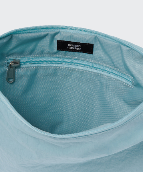 MUSINSA STANDARD（ムシンサスタンダード）の「クリンクルミニホボクロスバッグ [クラウディブルー]（メッセンジャーバッグ・メンズ・その他・FREE）」の5枚目の写真