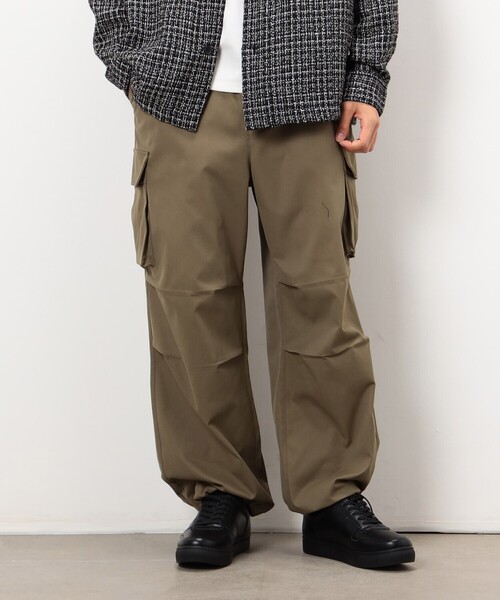 COMME CA ISM(コムサイズム)の「ポリエステルツイル ワイドシルエット カーゴパンツ(カーゴパンツ・メンズ・ブラック/カーキ・LARGE/MEDIUM)」の1枚目の写真