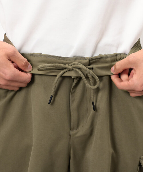 COMME CA ISM(コムサイズム)の「ポリエステルツイル ワイドシルエット カーゴパンツ(カーゴパンツ・メンズ・ブラック/カーキ・LARGE/MEDIUM)」の10枚目の写真