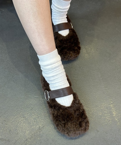 LAC-VERT（ラック・ヴェール）の「ベルトデザインボアフラットシューズ（パンプス・レディース・ブラウン/アイボリー・MEDIUM/LARGE）」の3枚目の写真