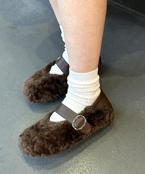 LAC-VERT（ラック・ヴェール）の「ベルトデザインボアフラットシューズ（パンプス・レディース・ブラウン/アイボリー・MEDIUM/LARGE）」の4枚目の写真