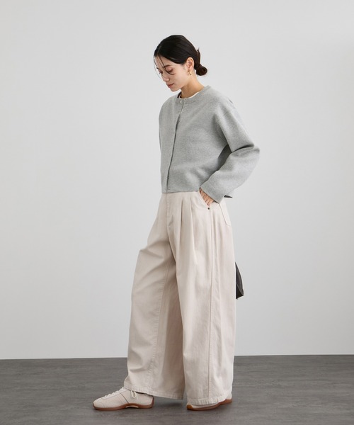 SALON adam et rope'（サロン アダム エ ロペ）の「【WEB・一部店舗限定】ブルジョンボタンクルーネックカーディガン（カーディガン/ボレロ・レディース・ブラック/グレー/ピンク・FREE）」の8枚目の写真