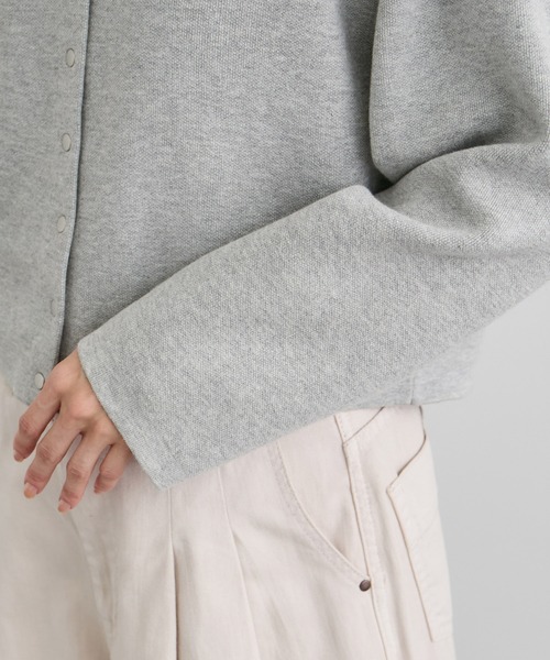SALON adam et rope'（サロン アダム エ ロペ）の「【WEB・一部店舗限定】ブルジョンボタンクルーネックカーディガン（カーディガン/ボレロ・レディース・ブラック/グレー/ピンク・FREE）」の16枚目の写真