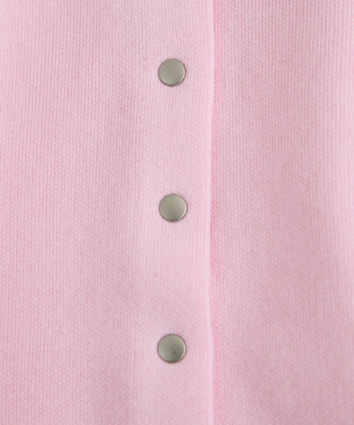 SALON adam et rope'（サロン アダム エ ロペ）の「【WEB・一部店舗限定】ブルジョンボタンクルーネックカーディガン（カーディガン/ボレロ・レディース・ブラック/グレー/ピンク・FREE）」の20枚目の写真