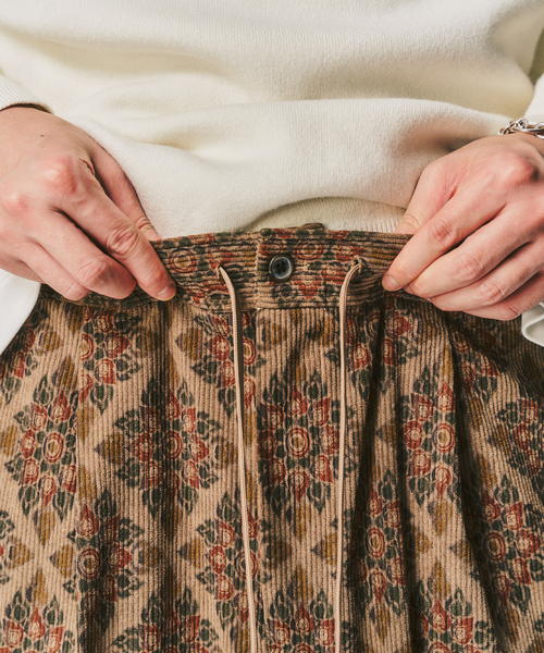 417 EDIFICE（フォーワンセブンエディフィス）の「PRINT CORDUROY EASY パンツ（スラックス・メンズ・ブラウン/チャコールグレー/ベージュ・MEDIUM/SMALL/LARGE）」の12枚目の写真