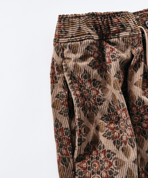 417 EDIFICE（フォーワンセブンエディフィス）の「PRINT CORDUROY EASY パンツ（スラックス・メンズ・ブラウン/チャコールグレー/ベージュ・MEDIUM/SMALL/LARGE）」の17枚目の写真