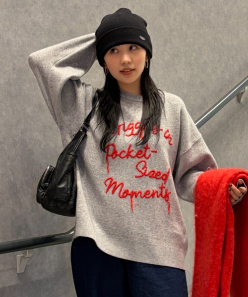 RODEO CROWNS WIDE BOWL（ロデオクラウンズワイドボウル）の「Frayed Lettering ニットトップス（ニット/セーター・レディース・イエロー/グレー×ホワイト/ブラック・FREE）」の2枚目の写真